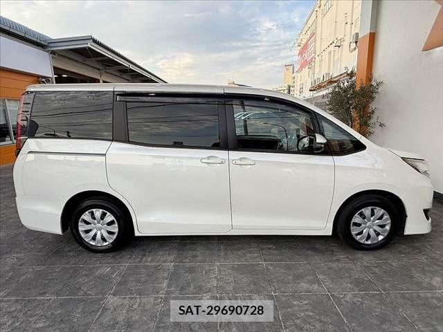Toyota NOAH 2021-06 8562970-11