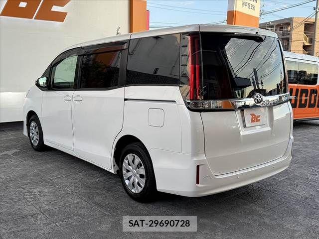 Toyota NOAH 2021-06 8562970-12