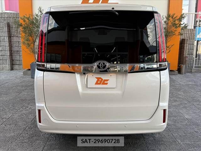 Toyota NOAH 2021-06 8562970-13