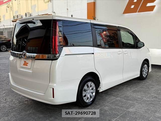 Toyota NOAH 2021-06 8562970-14