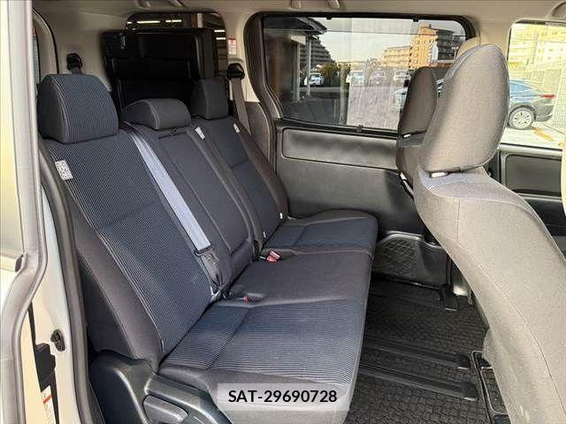 Toyota NOAH 2021-06 8562970-17