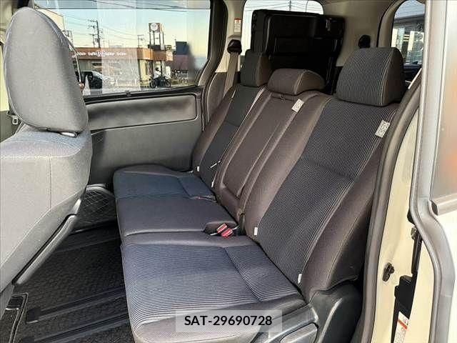 Toyota NOAH 2021-06 8562970-18