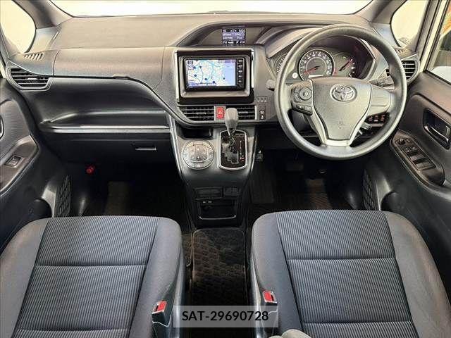 Toyota NOAH 2021-06 8562970-1