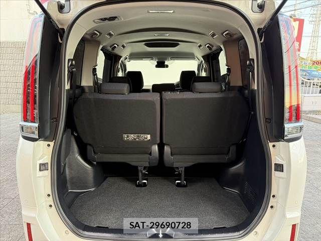Toyota NOAH 2021-06 8562970-20