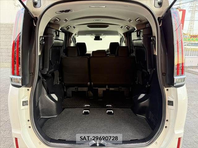 Toyota NOAH 2021-06 8562970-21