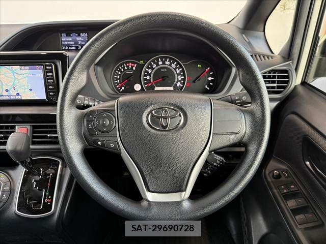 Toyota NOAH 2021-06 8562970-22