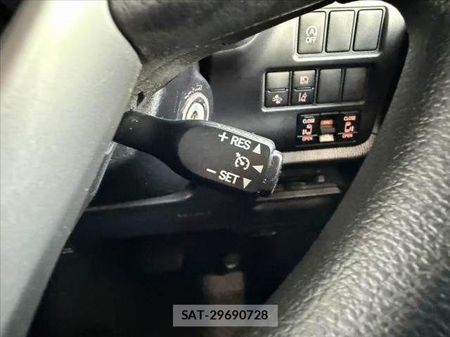 Toyota NOAH 2021-06 8562970-26