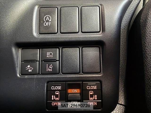 Toyota NOAH 2021-06 8562970-6
