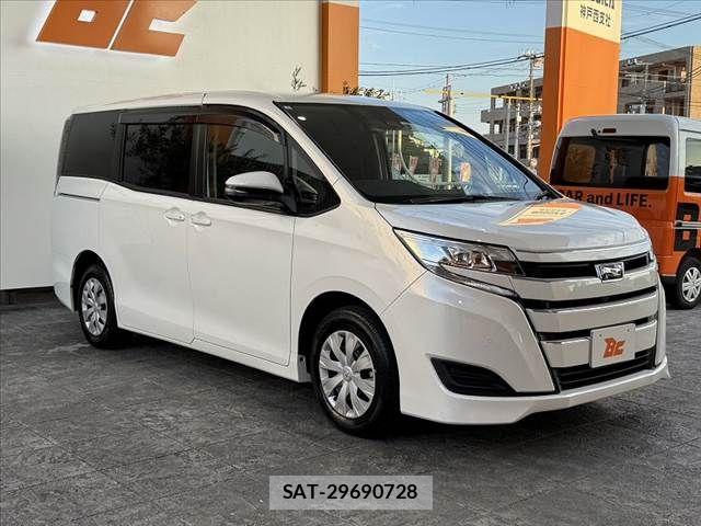 Toyota NOAH 2021-06 8562970-7