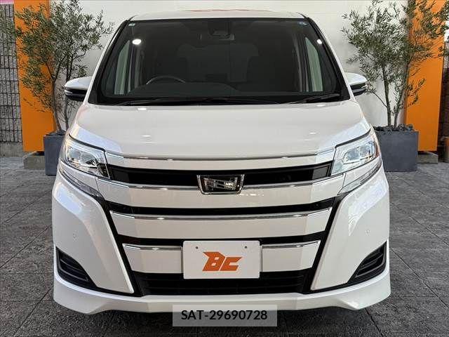 Toyota NOAH 2021-06 8562970-8