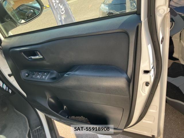 Toyota NOAH 2016-08 8562973-10