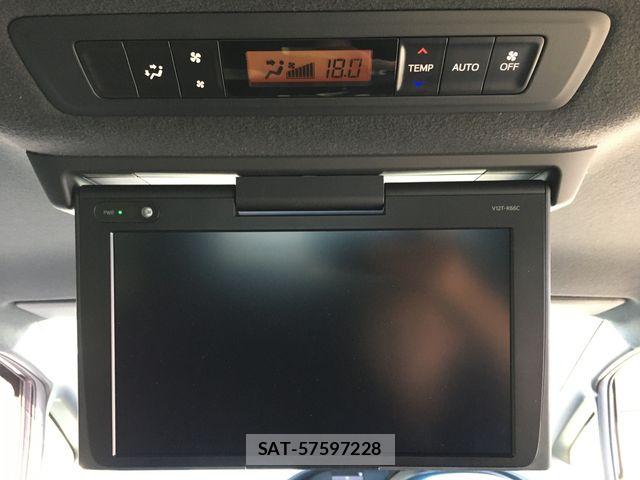 Toyota NOAH 2017-07 8562971-12