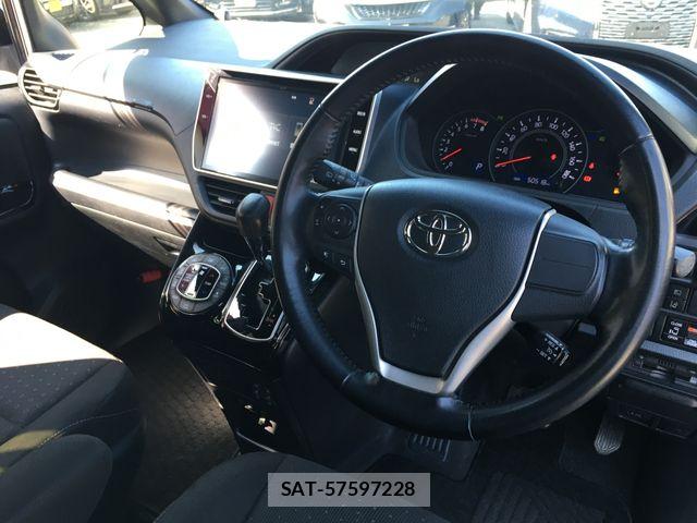 Toyota NOAH 2017-07 8562971-15