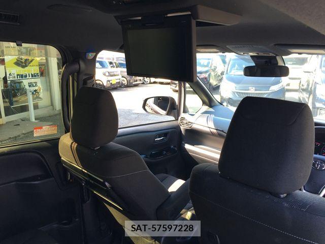 Toyota NOAH 2017-07 8562971-18