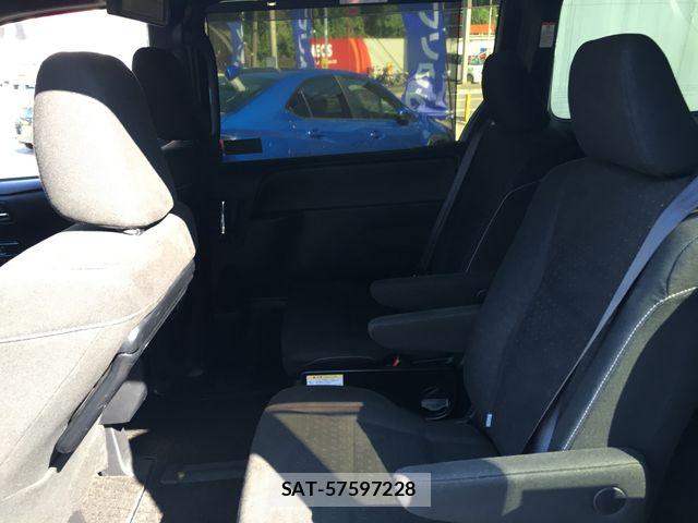 Toyota NOAH 2017-07 8562971-24
