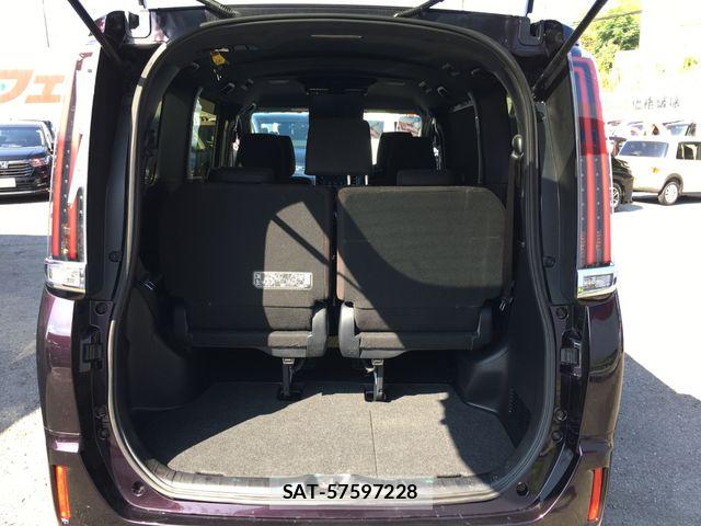 Toyota NOAH 2017-07 8562971-26