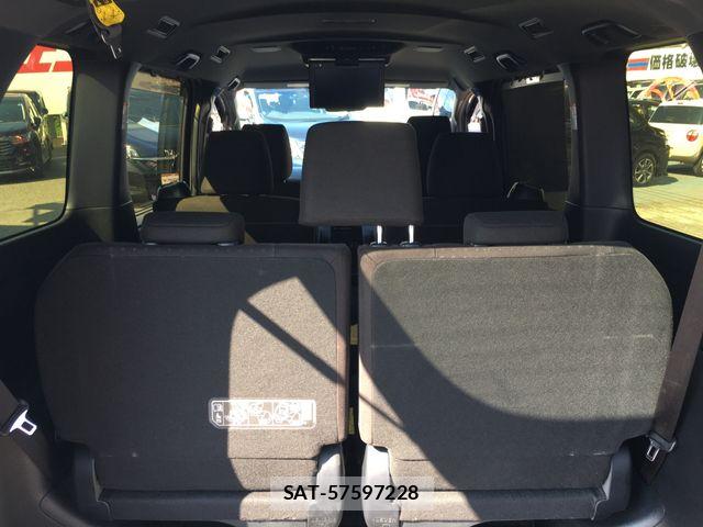 Toyota NOAH 2017-07 8562971-27