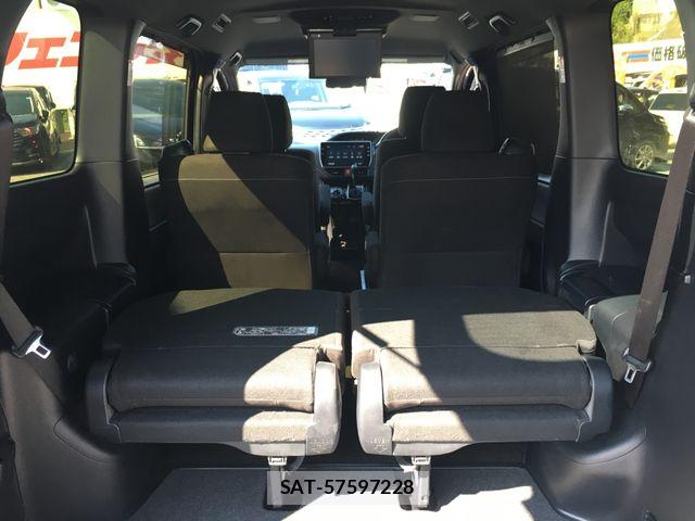 Toyota NOAH 2017-07 8562971-28