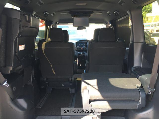 Toyota NOAH 2017-07 8562971-29