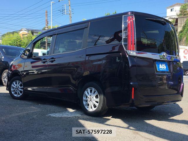 Toyota NOAH 2017-07 8562971-8