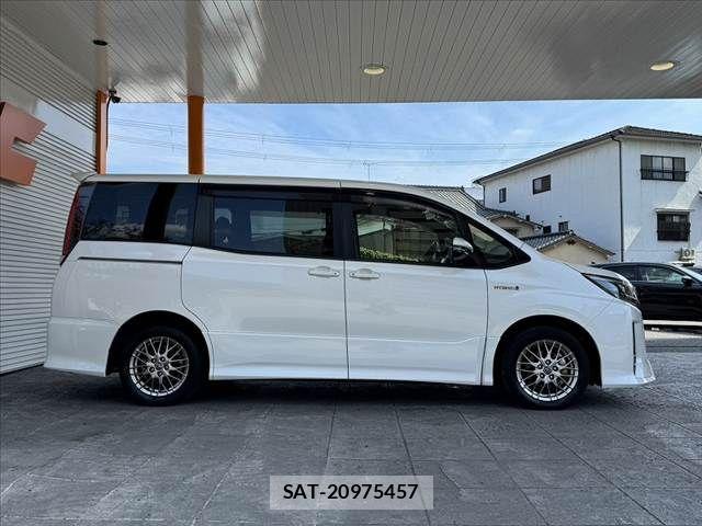 Toyota NOAH 2017-09 8562968-10