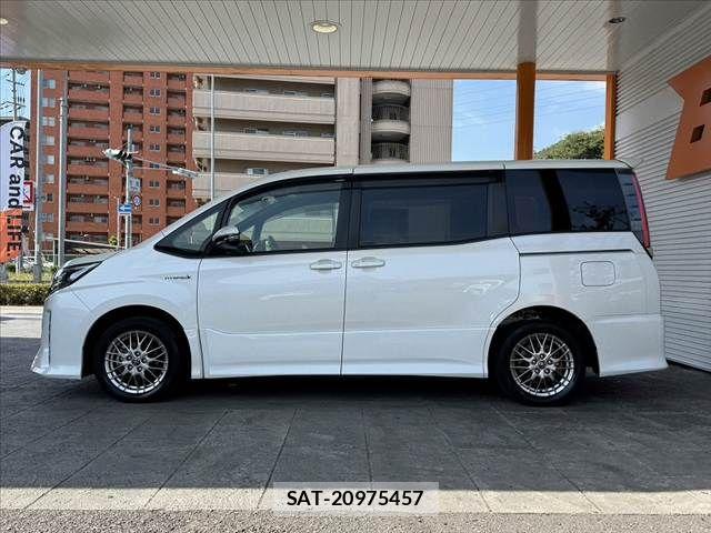 Toyota NOAH 2017-09 8562968-11
