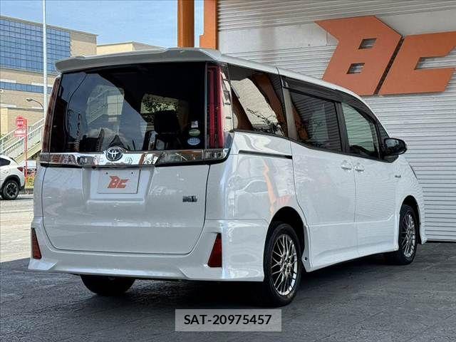 Toyota NOAH 2017-09 8562968-12