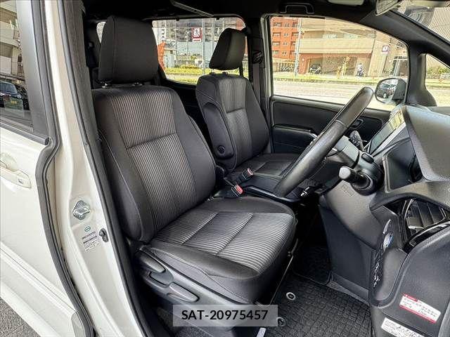 Toyota NOAH 2017-09 8562968-15