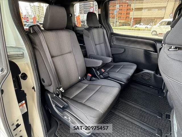 Toyota NOAH 2017-09 8562968-16