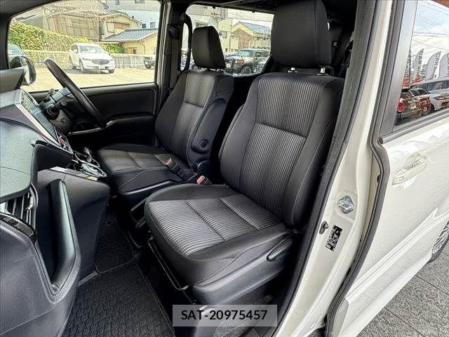 Toyota NOAH 2017-09 8562968-17