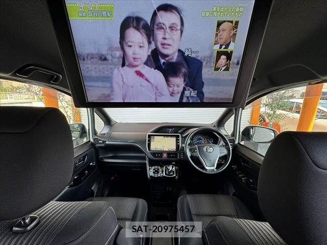 Toyota NOAH 2017-09 8562968-1