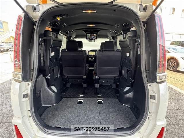 Toyota NOAH 2017-09 8562968-20