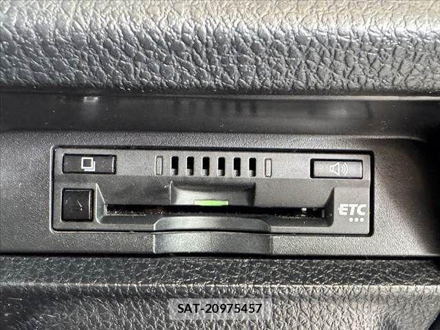 Toyota NOAH 2017-09 8562968-24
