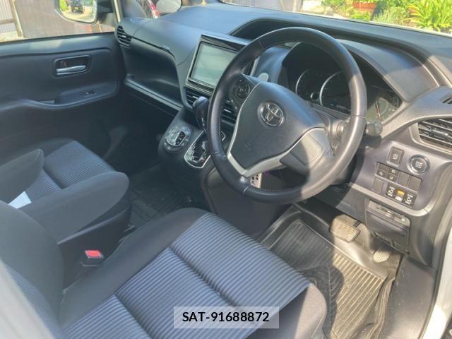 Toyota NOAH 2016-11 8562972-9