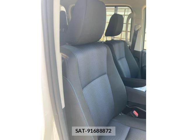 Toyota NOAH 2016-11 8562972-10