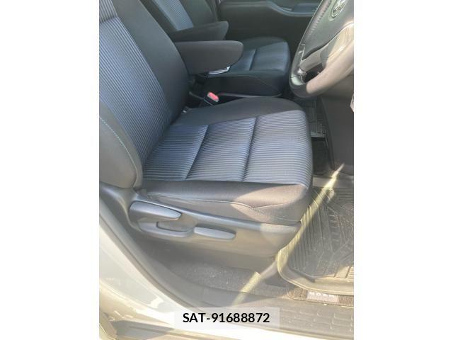 Toyota NOAH 2016-11 8562972-11