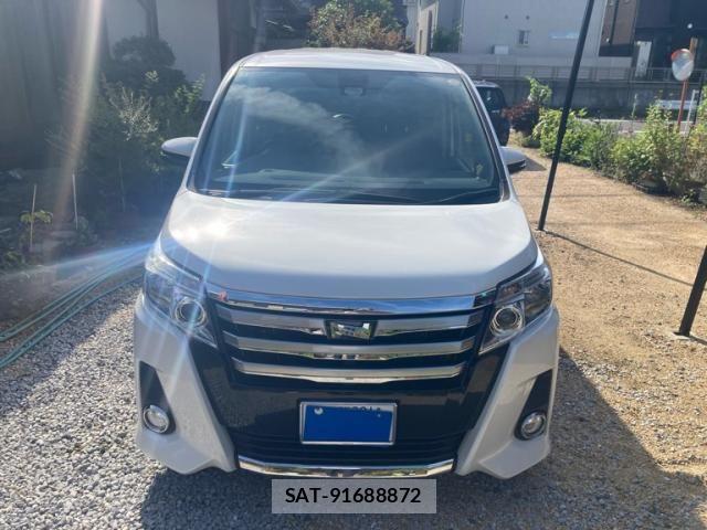 Toyota NOAH 2016-11 8562972-1