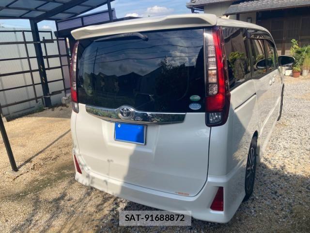 Toyota NOAH 2016-11 8562972-4