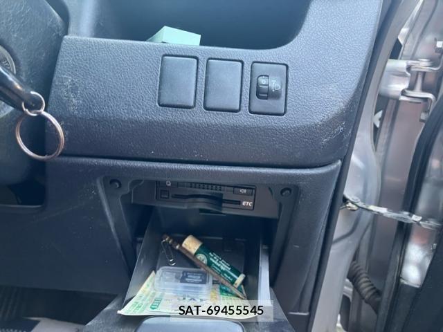 Toyota NOAH 2011-07 8628109-19