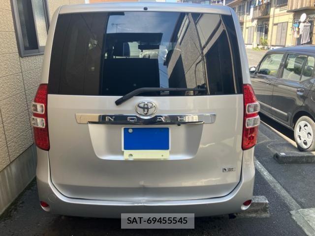 Toyota NOAH 2011-07 8628109-4