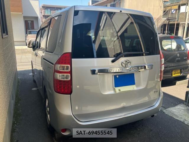 Toyota NOAH 2011-07 8628109-5