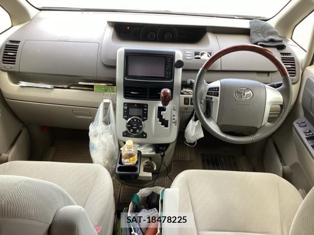 Toyota NOAH 2012-04 8628103-14