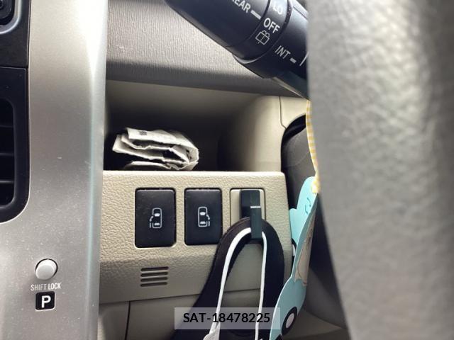 Toyota NOAH 2012-04 8628103-17