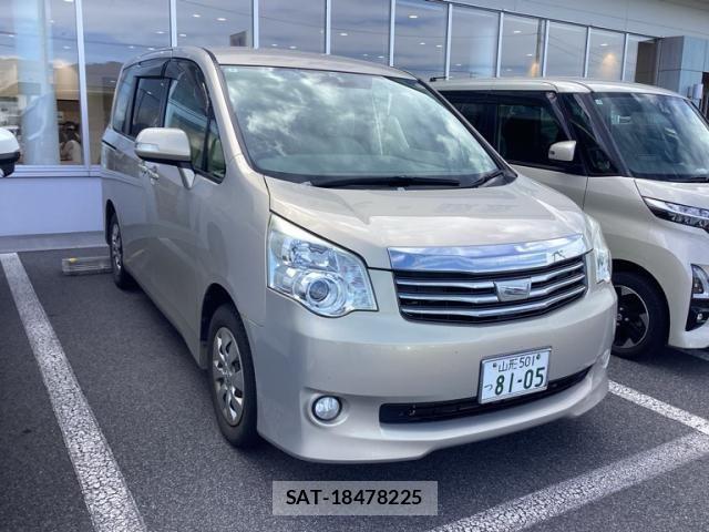 Toyota NOAH 2012-04 8628103-3