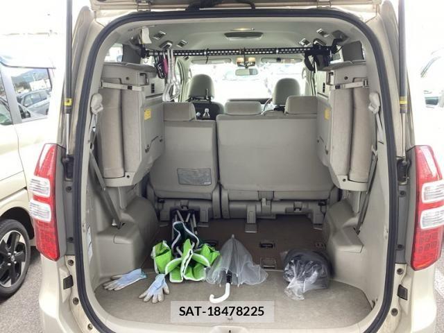 Toyota NOAH 2012-04 8628103-7