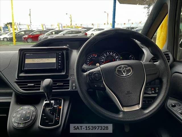 Toyota NOAH 2018-10 8628098-1