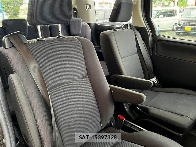 Toyota NOAH 2018-10 8628098-26