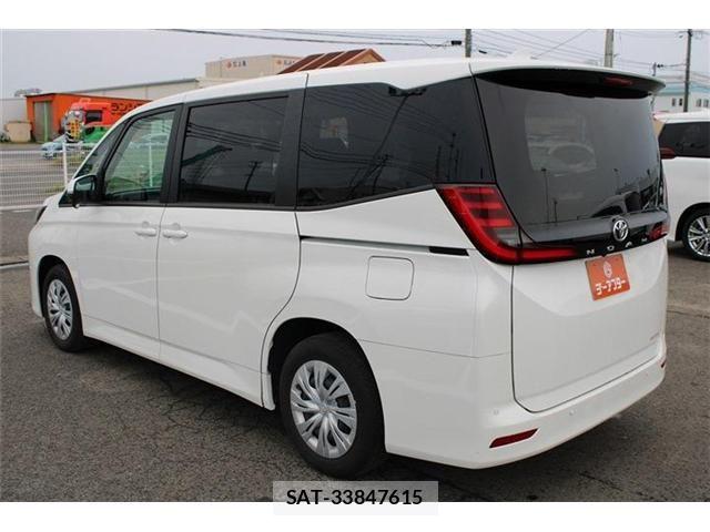 Toyota NOAH 2022-03 8628093-11