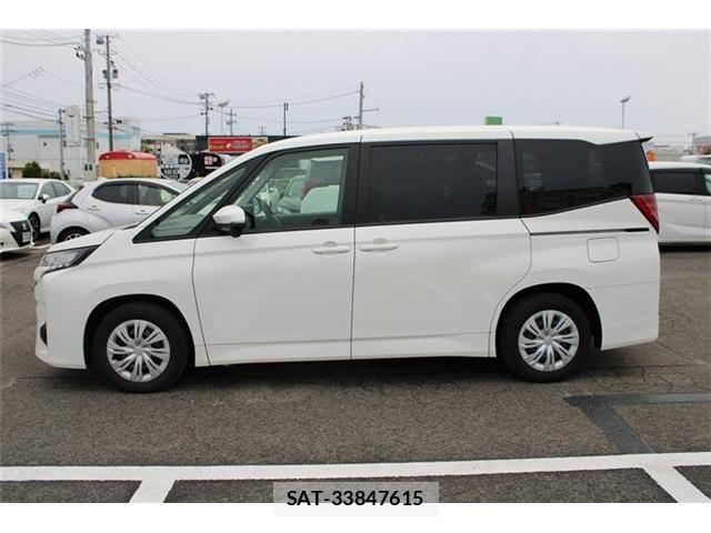 Toyota NOAH 2022-03 8628093-12