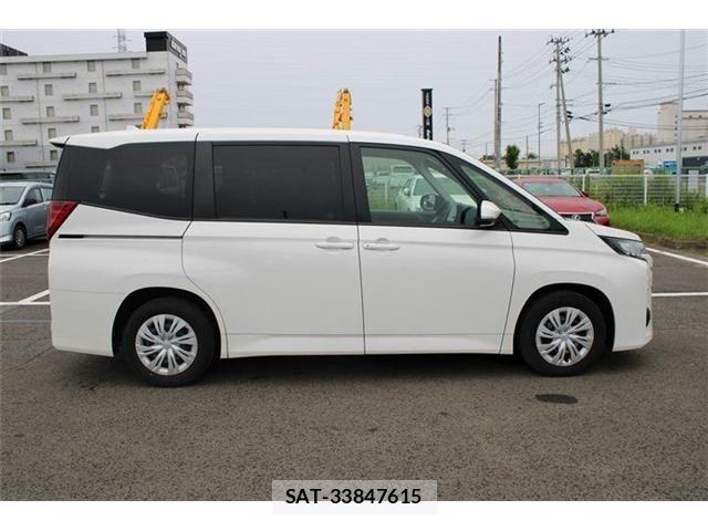 Toyota NOAH 2022-03 8628093-8